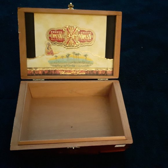 FuenteFuente Opus X Serie X Perfecxion No. 4 lacquered empty cigar box - Picture 3 of 5